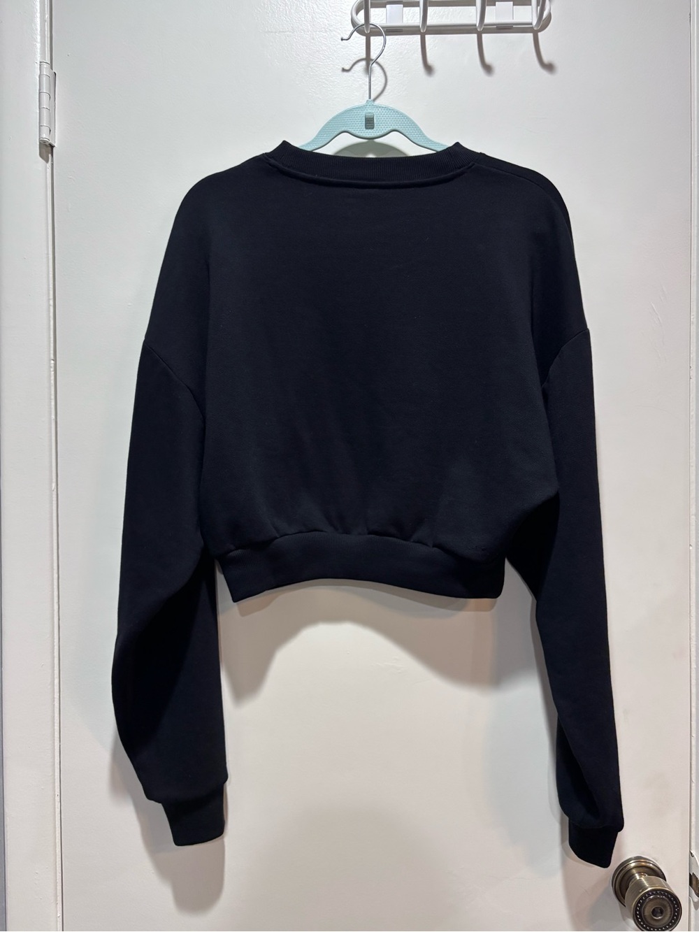 ALO Yoga Black Cropped Crewneck Sweatshirt - Picture 2 of 4